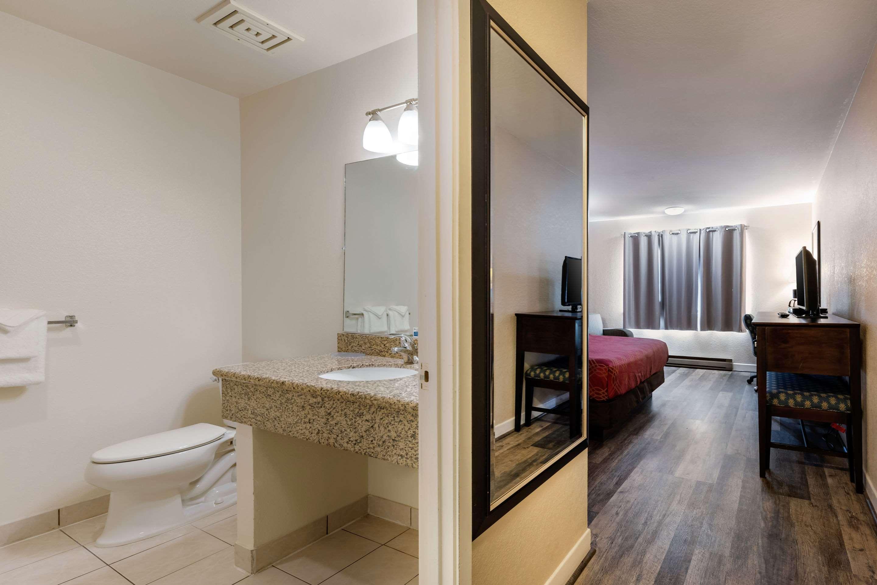 Bay Breeze Inn Сийсайд Екстериор снимка