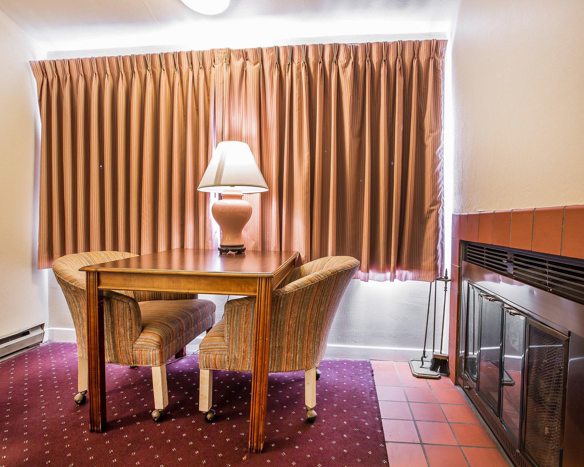 Bay Breeze Inn Сийсайд Екстериор снимка
