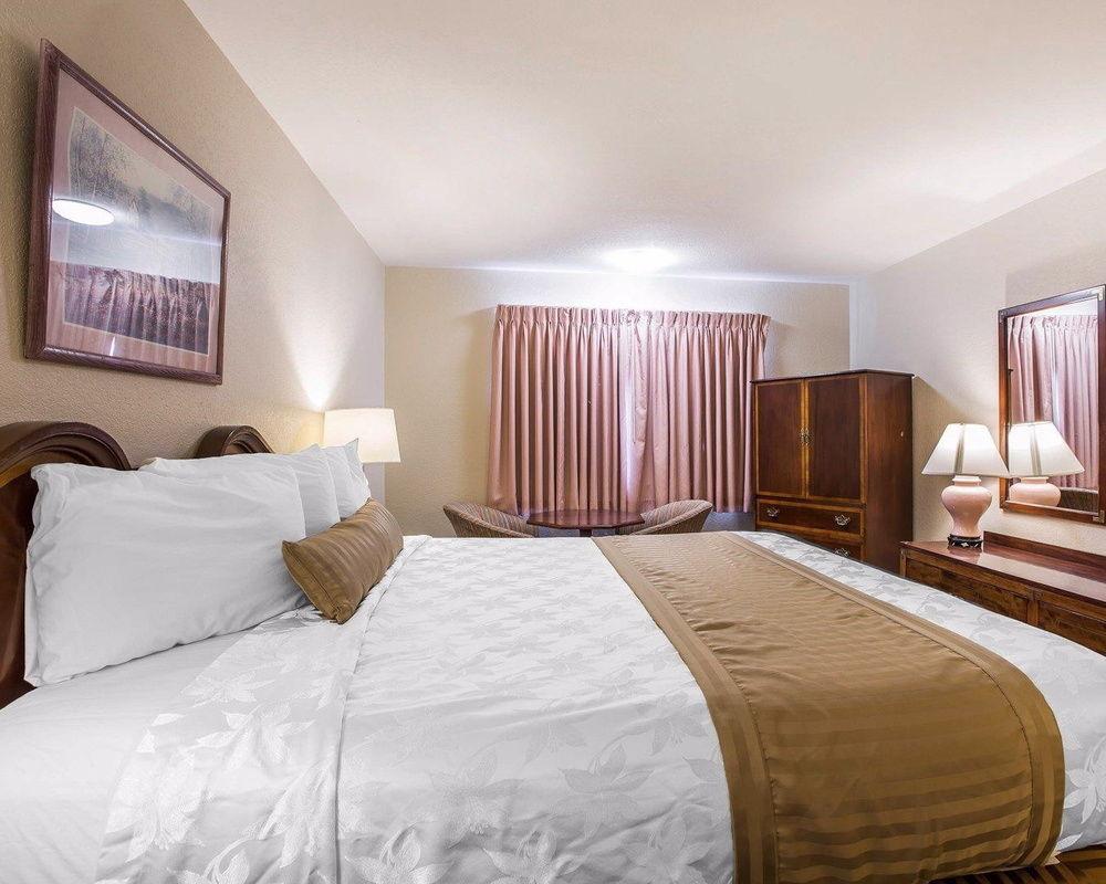 Bay Breeze Inn Сийсайд Екстериор снимка