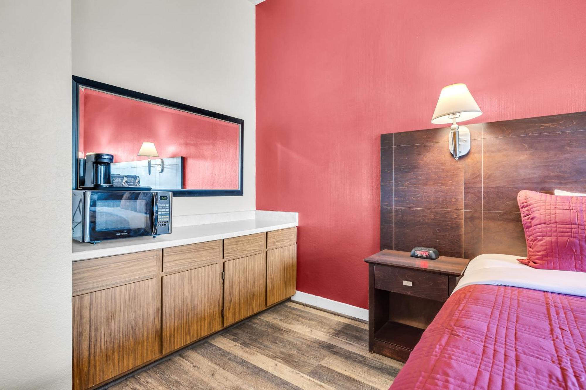 Bay Breeze Inn Сийсайд Екстериор снимка