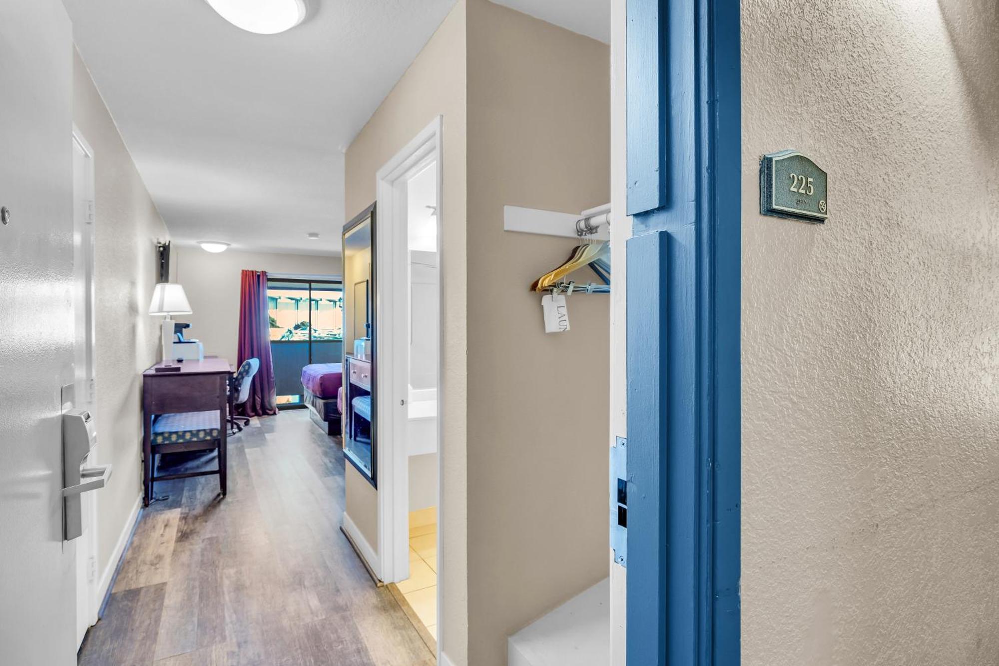 Bay Breeze Inn Сийсайд Екстериор снимка