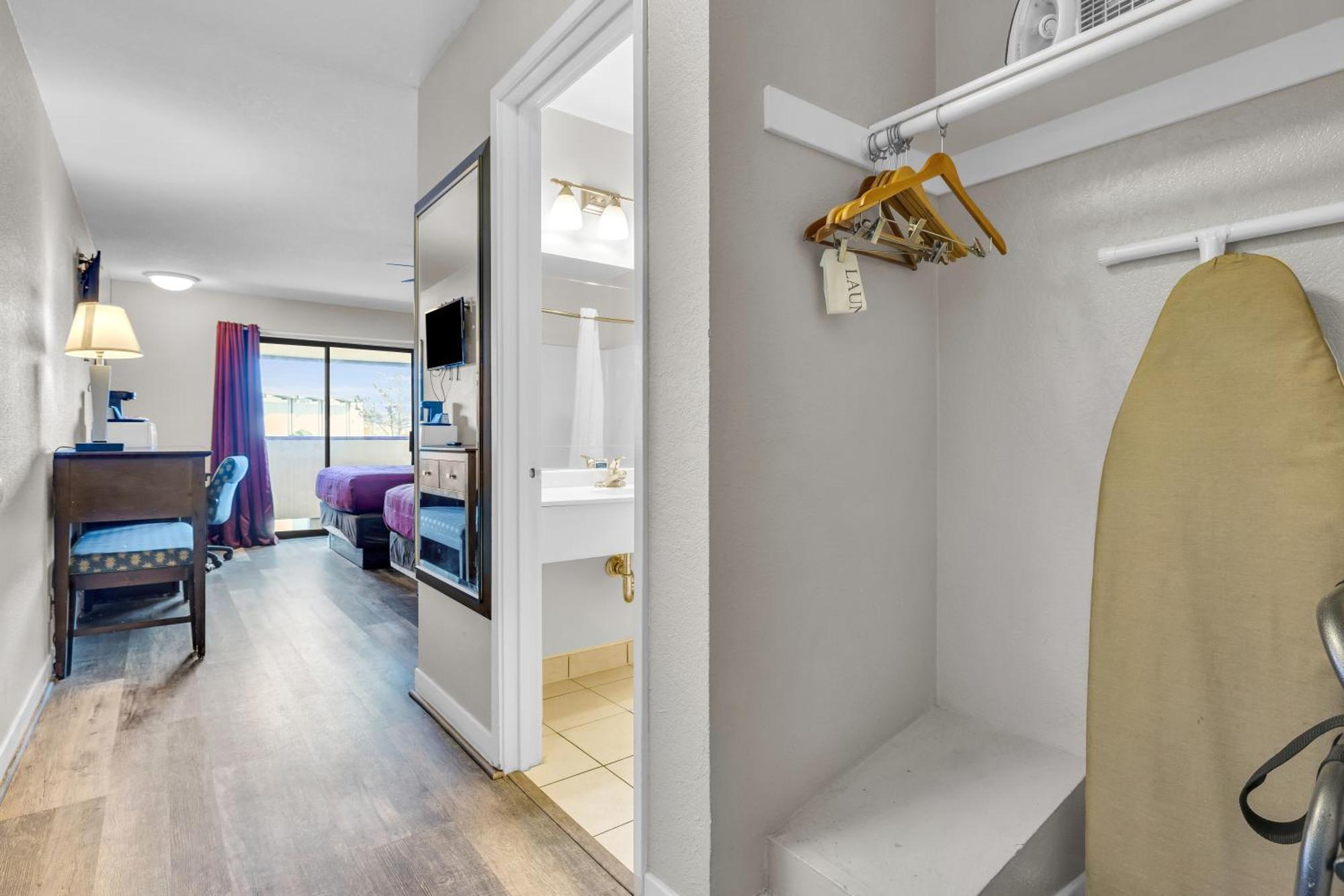 Bay Breeze Inn Сийсайд Екстериор снимка