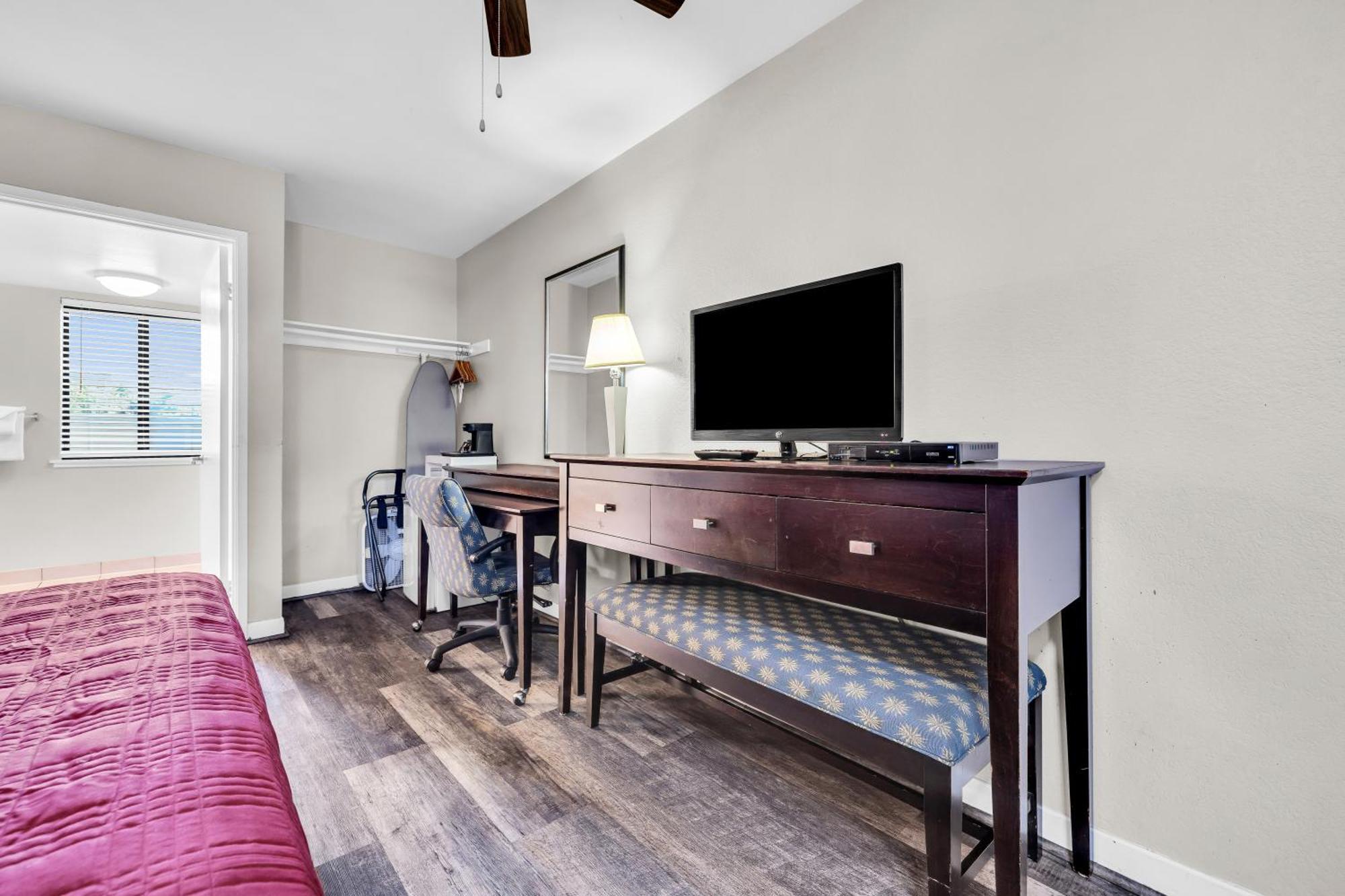 Bay Breeze Inn Сийсайд Екстериор снимка